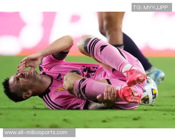 苏亚雷斯遭对方球员侵犯倒地牙哥愤怒指责裁判失职