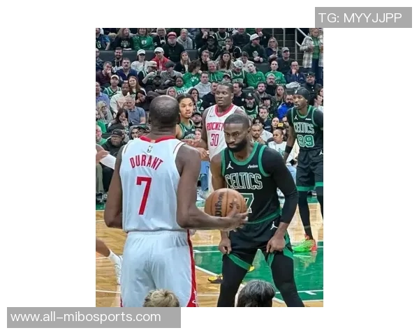 杰伦布朗强调球队需提升防守以应对对手二次进攻得分挑战