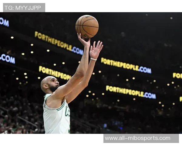 墨菲上半场表现抢眼6投5中贡献13分4篮板3助攻1抢断并罚球4中3