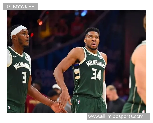 字母哥半场表现惊艳7投6中贡献15分6篮板带领球队打破国王防线